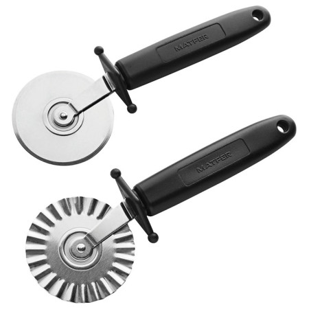 Dough cutting wheel serrated