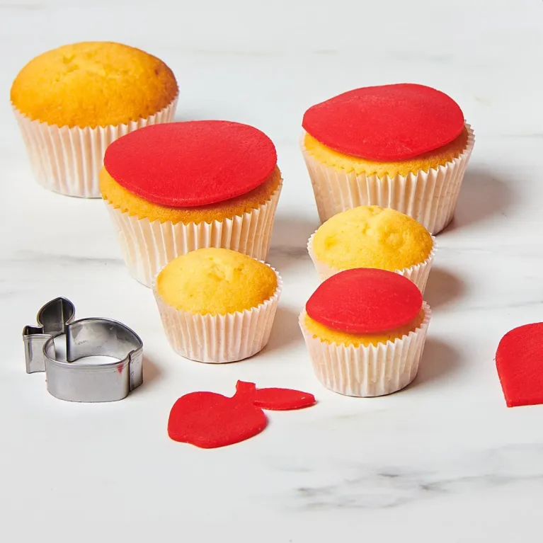 FunCakes Rolled Almond Paste Disc Red 400 g