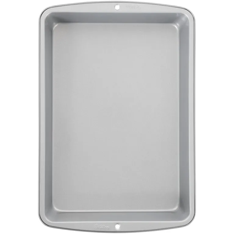 Wilton Rectangular Pan 33 x 22.9 cm
