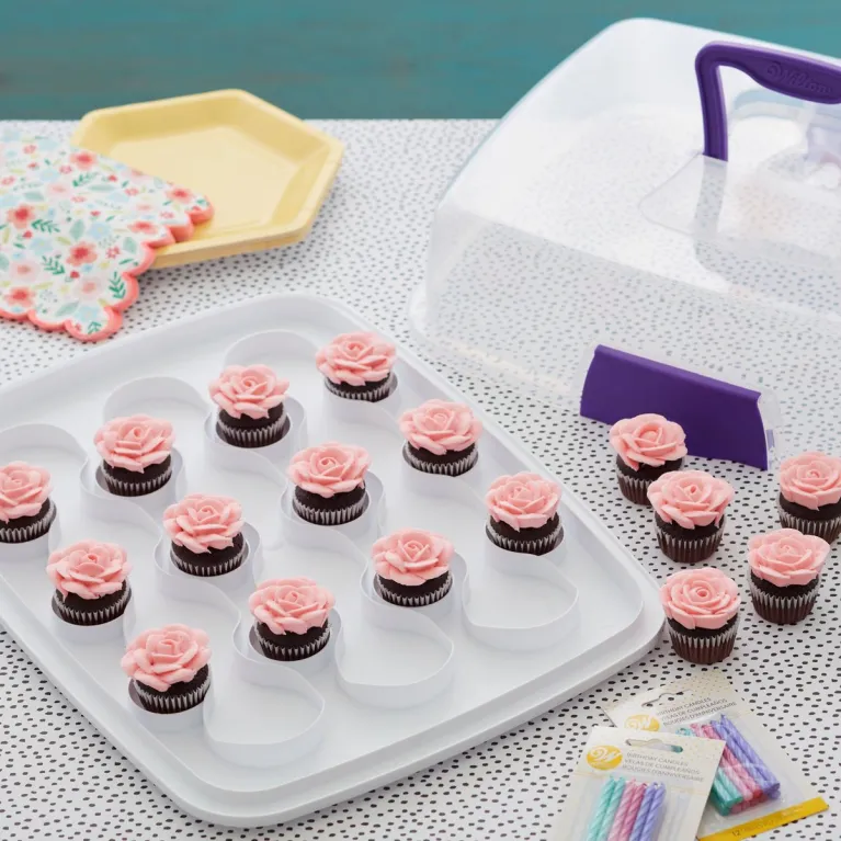 Wilton Reversible Cake Caddy with Base 43 x 33 x 2 cm