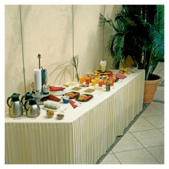 Disposable pleated table skirting white H 730 mm