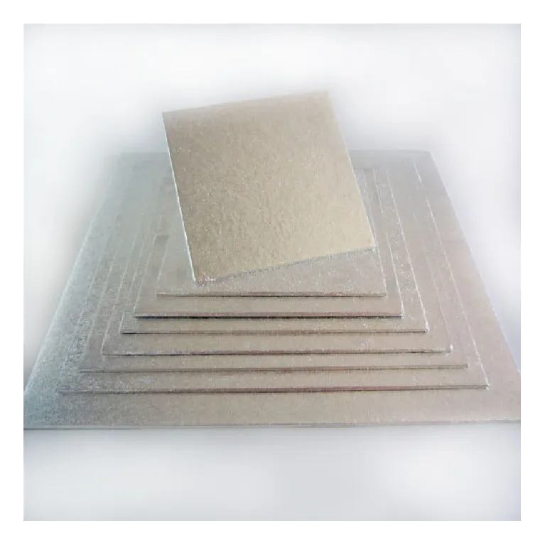 Semelle à gâteau FunCakes argentée carrée 22,5 x 22,5 cm